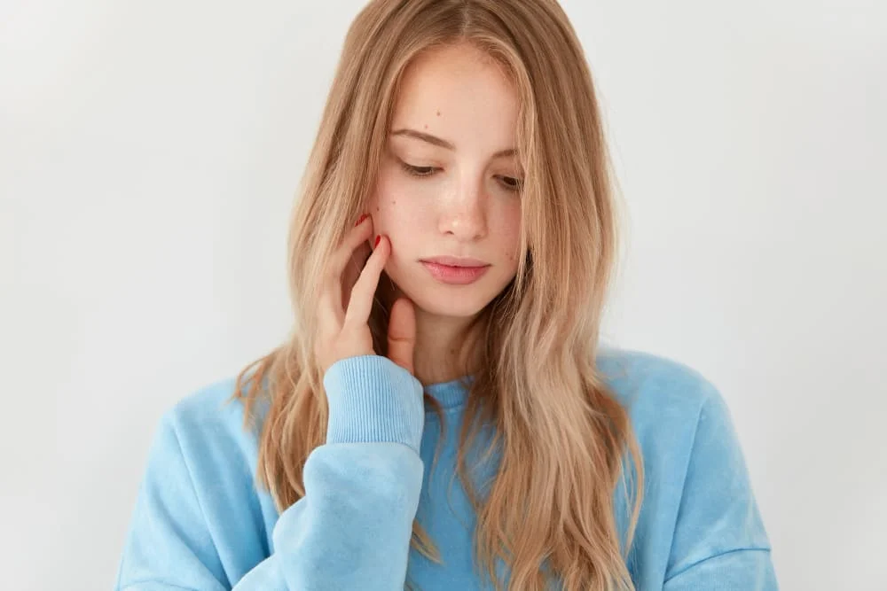 Ból szczęki, trzaski w stawie? Kiedy warto rozważyć fizjoterapię stomatologiczną?